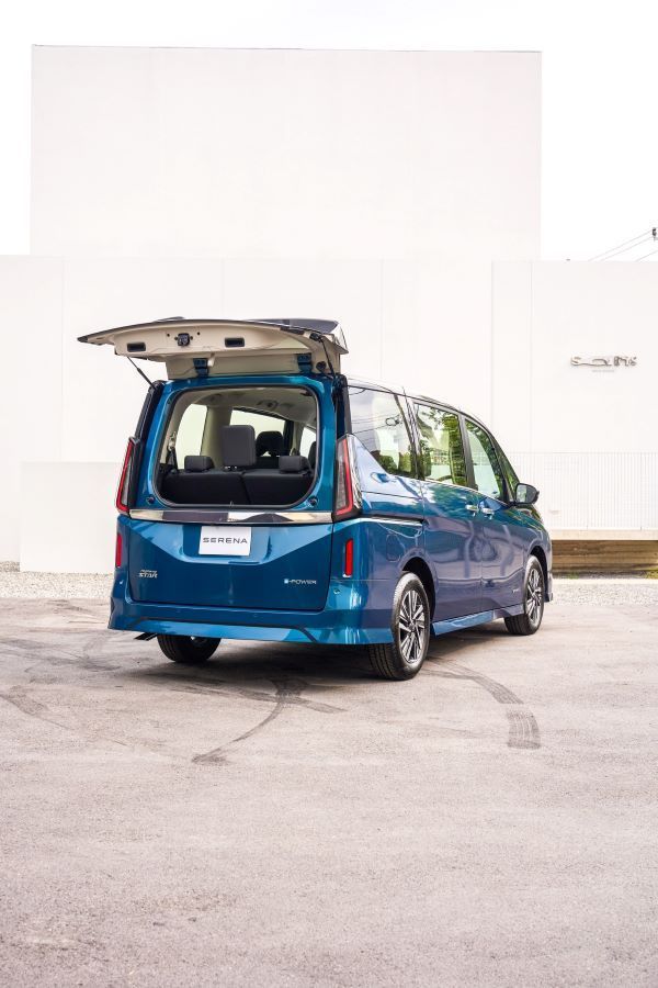 NISSAN SERENA e-POWER 2025 ด้านท้าย