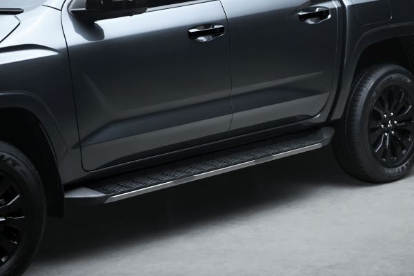 Mitsubishi Triton Black Edition 2024 Side Step