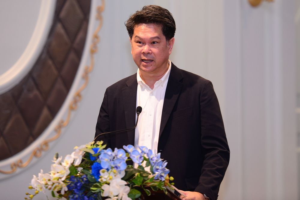 นายสุรศักดิ์ จรินทร์ทอง นายก สรยท