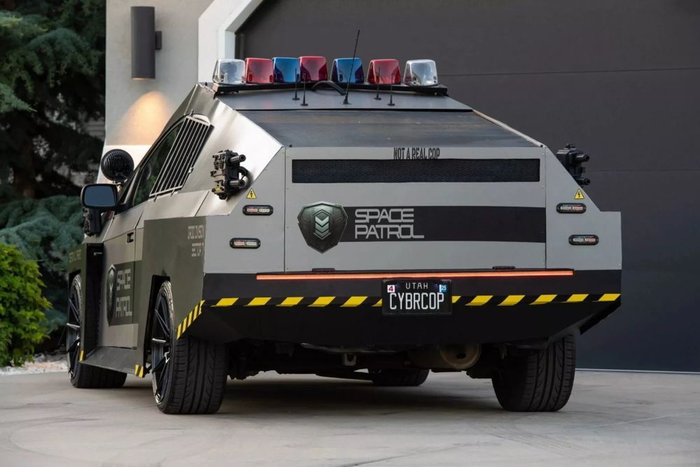 Cybertruck ภายนอก-ด้านท้าย