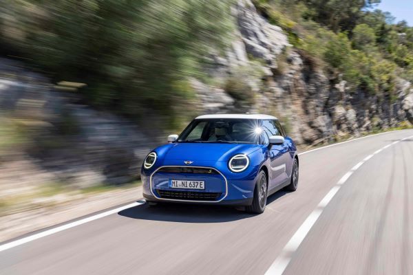 The new MINI Cooper SE Hightrim 2025