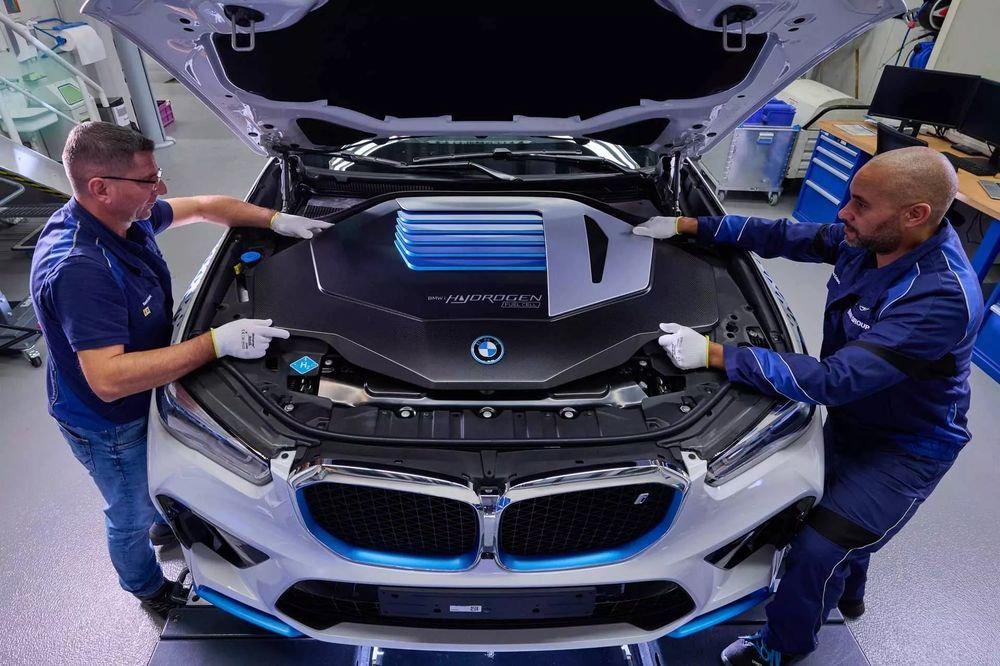 BMW เตรียมเปิดตัวรถยนต์พลังงานไฮโดรเจนในปี 2028 (1)