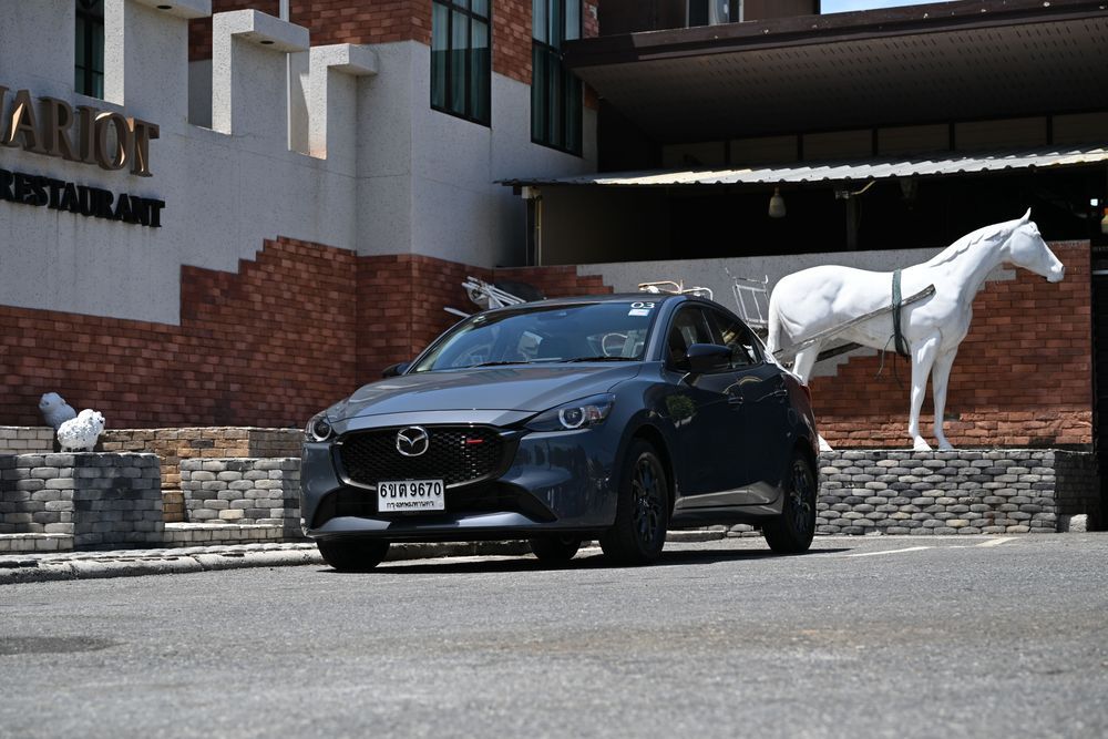 NEW MAZDA 2 ESSENTIAL SIGNATURE ด้านหน้า