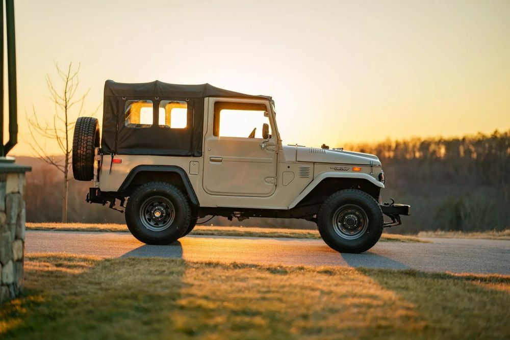 Toyota Land Cruiser FJ40 หลังคาผ้าใบใหม่