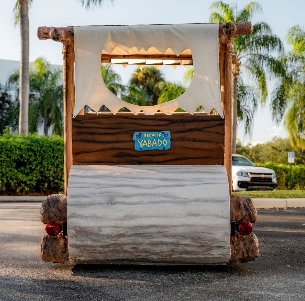 Fred Flintstone Golf Cart ด้านหลัง