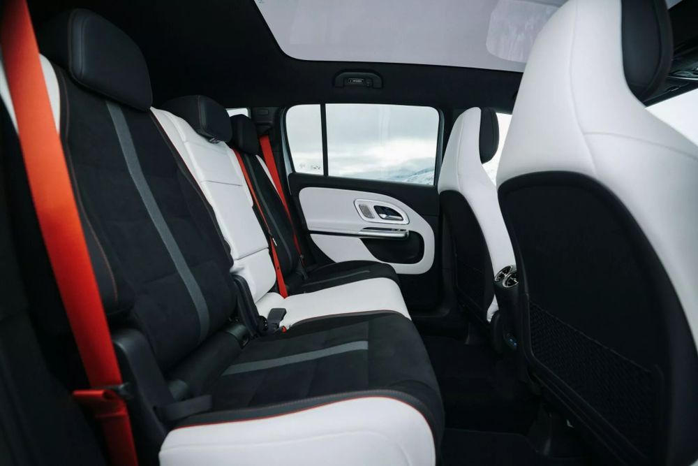 Mercedes-Benz GLB ที่นั่งตอนหลัง