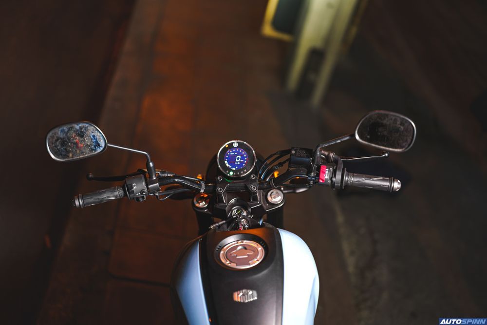 Yamaha XSR155 riding