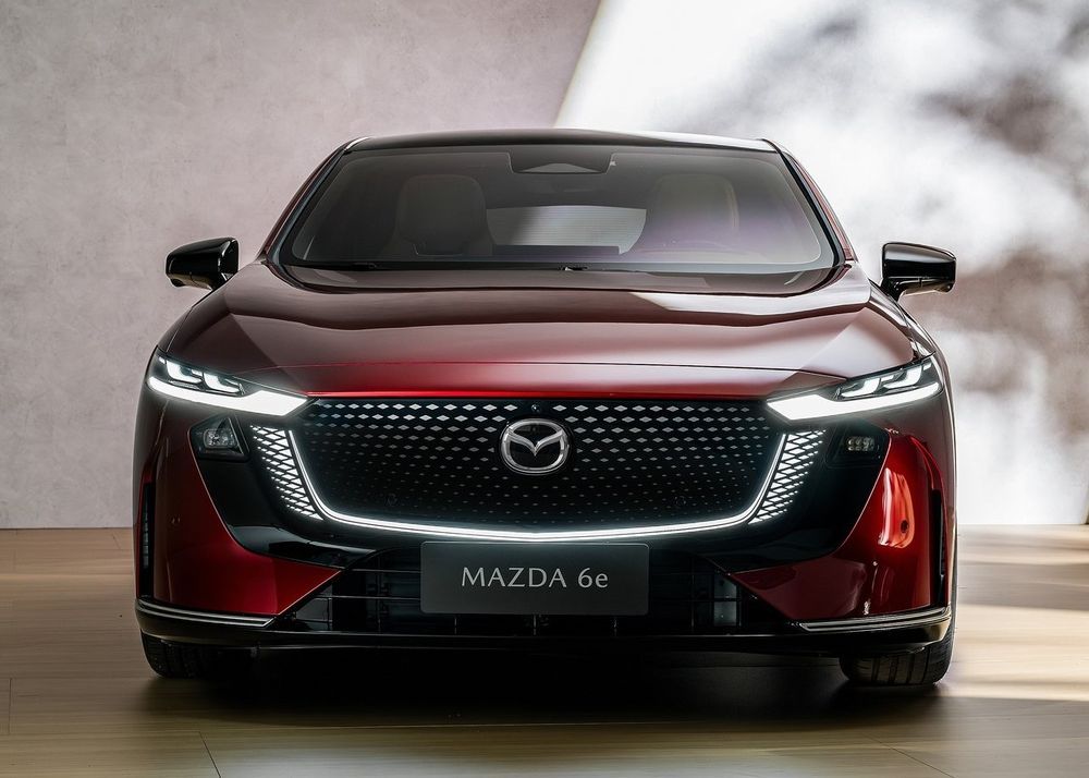 Mazda 6e ด้านหน้า