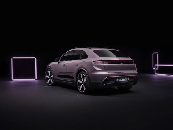 Porsche Macan 2024 ด้านท้าย