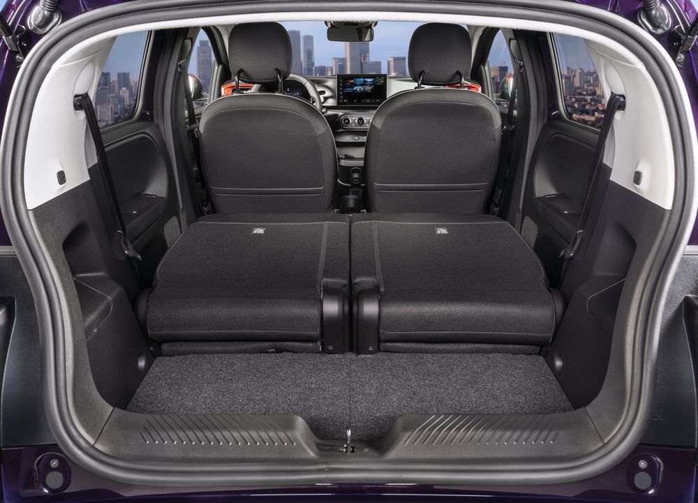 Nissan Pixo พื้นที่เก็บสัมภาระด้านท้าย / พับเบาะ
