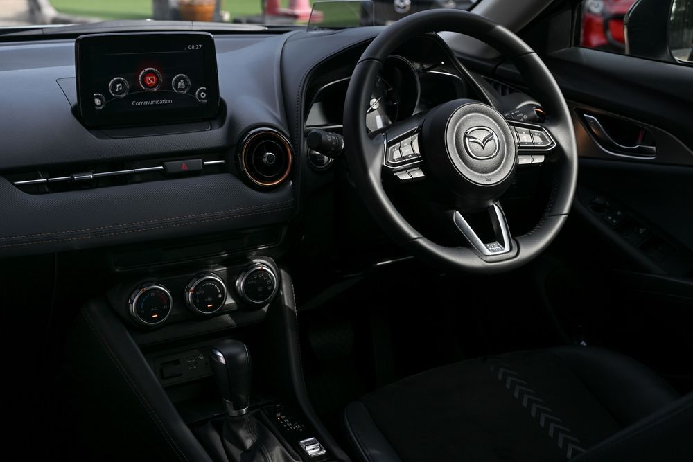 NEW MAZDA CX-3 ESSENTIAL SIGNATURE คอนโซลหน้า