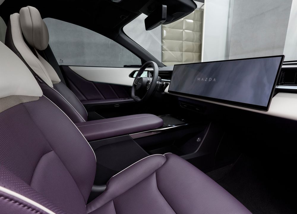 Mazda CX-6e ผู้โดยสารตอนหน้า