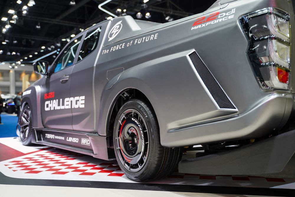 Isuzu Challenge 2026 Racing Car (2)