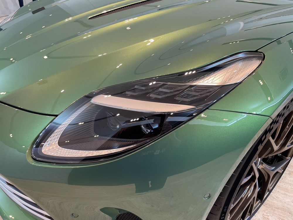 เปิดตัว Aston Martin DB12