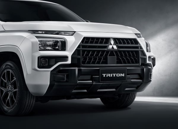 The NEW MITSUBISHI TRITON STREET (MEGA CAB LOW RIDER) กระจังหน้า