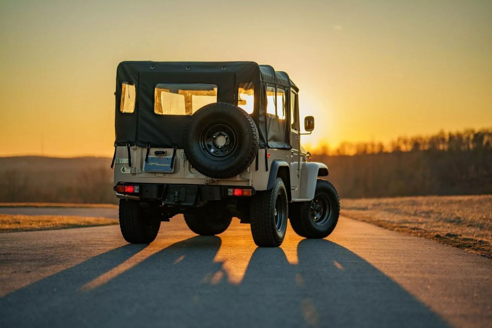 Toyota Land Cruiser FJ40 ด้านหลัง