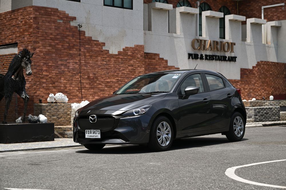 NEW MAZDA 2 ESSENTIAL Prime ด้านหน้า