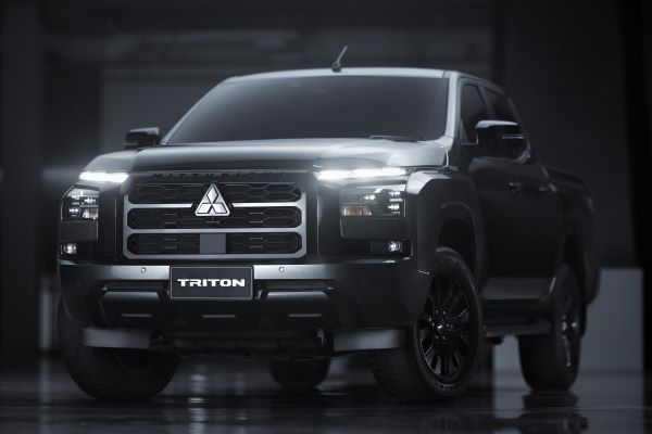 Mitsubishi Triton Black Edition 2024 ด้านหน้า