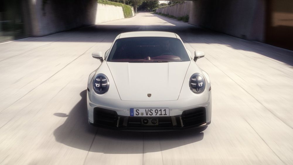 Porsche 911 Carrera S 2025 ด้านหน้า