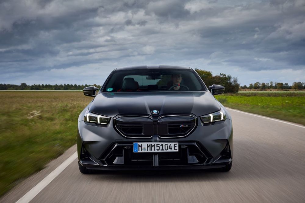 The New BMW M5 2025 หน้าตรง