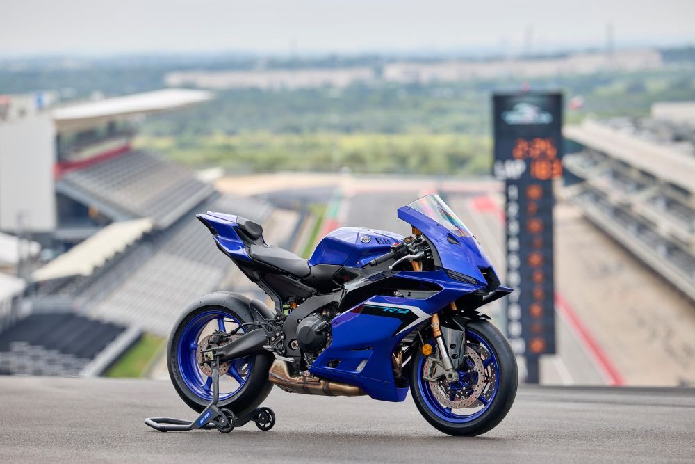 Yamaha R9 Blue Track