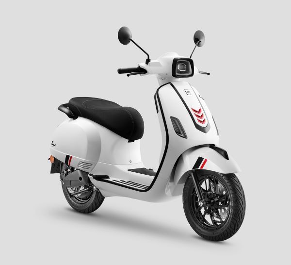 EM LEGEND PRO 2025 สีขาว