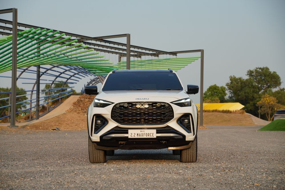 MU-X 2.2 Ddi MAXFORCE RS ด้านหน้า