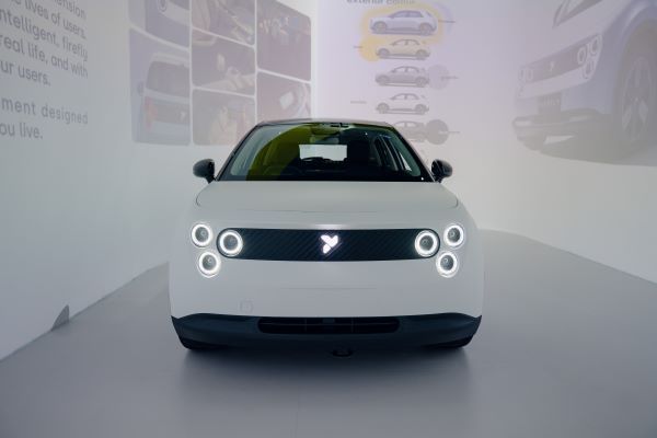 NIO FIREFLY พรีเมียมซิตี้คาร์ไฟฟ้า 100% สีเขียวสะท้อนแสง ด้านหน้า