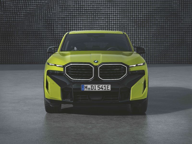 BMW XM 50e 2023 ด้านหน้า