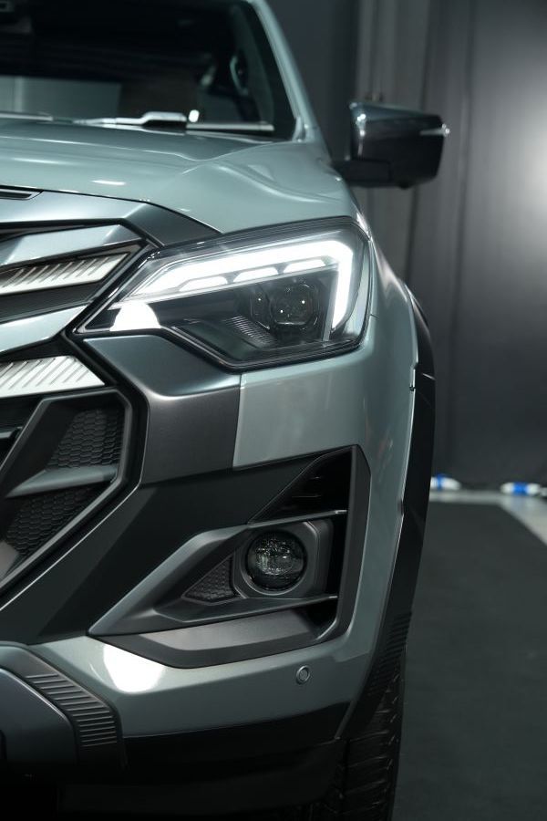 Isuzu D-Max V-Cross 2025-2026 ไฟหน้า