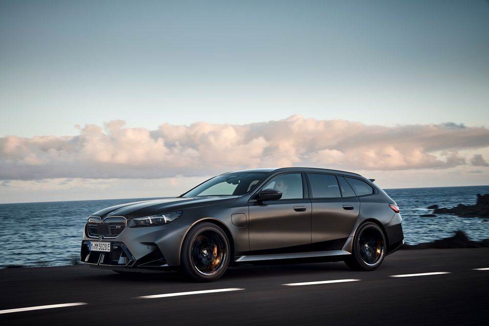 BMW M5 Touring รูปทรงของตัวถังด้านข้าง