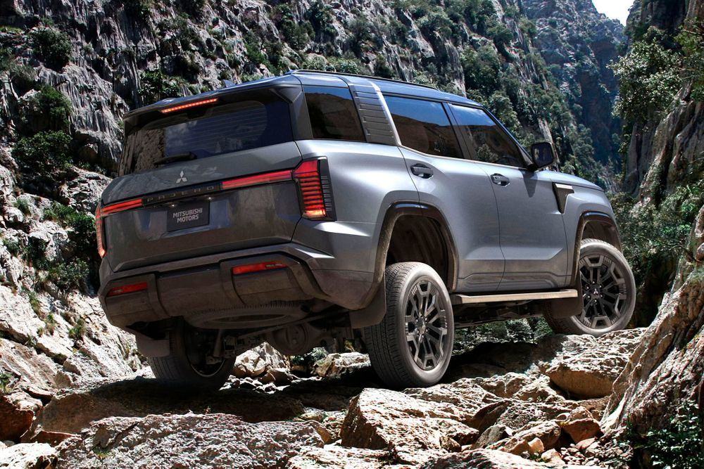 Mitsubishi PAJERO 2026