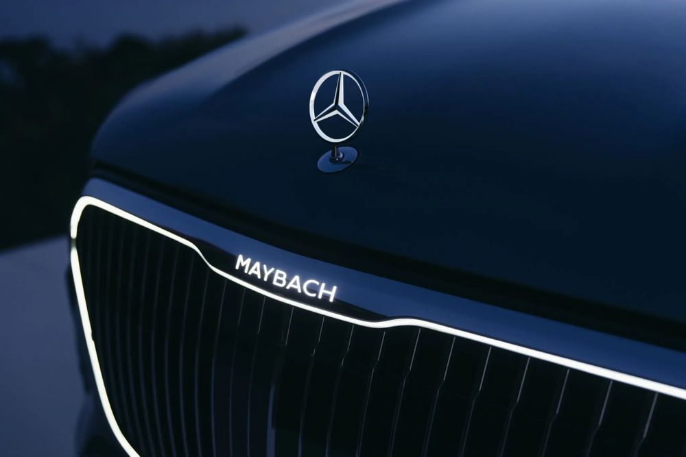Mercedes-Maybach GLS 680 โลโก้เรืองแสง