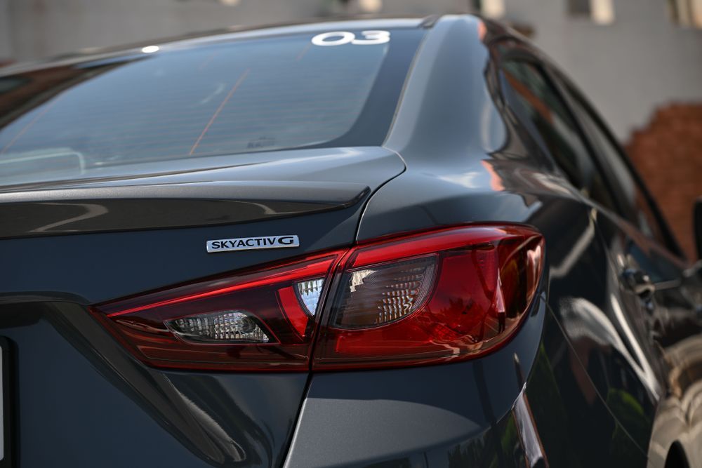 NEW MAZDA 2 ESSENTIAL SIGNATURE ด้านหลัง