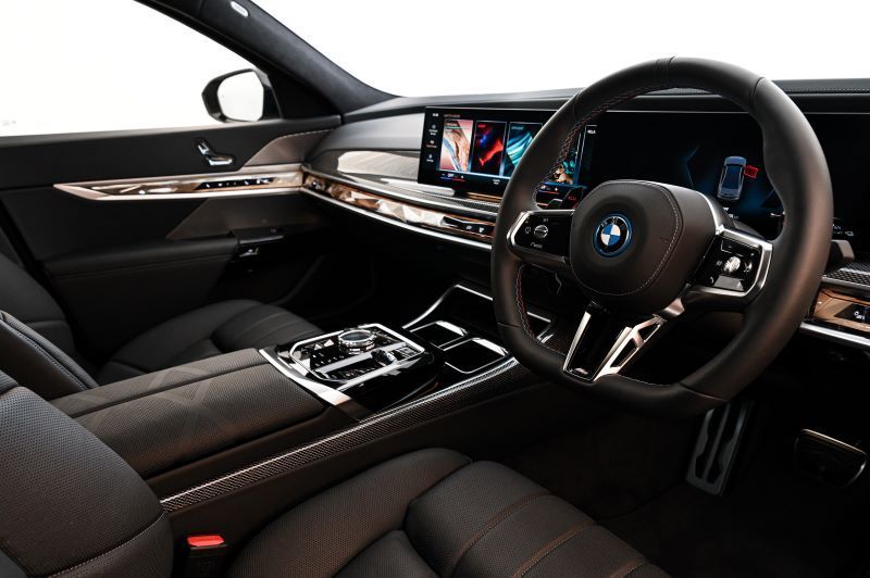 BMW M760e xDrive 2023 ภายใน