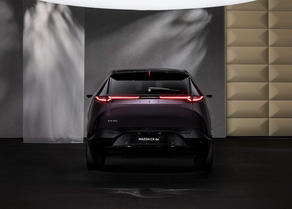 Mazda CX-6e Back