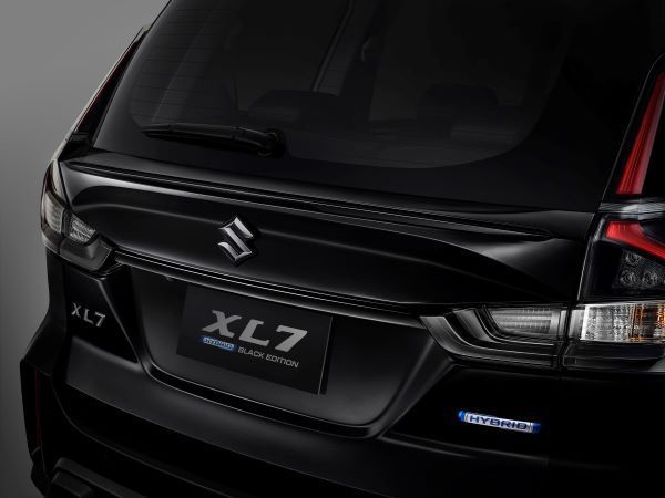SUZUKI รุ่น XL7 BLACK EDITION ด้านหลัง