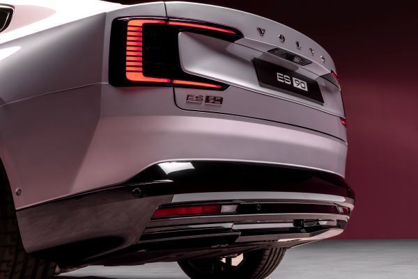 volvo ES90 2025-2026 ด้านหลัง