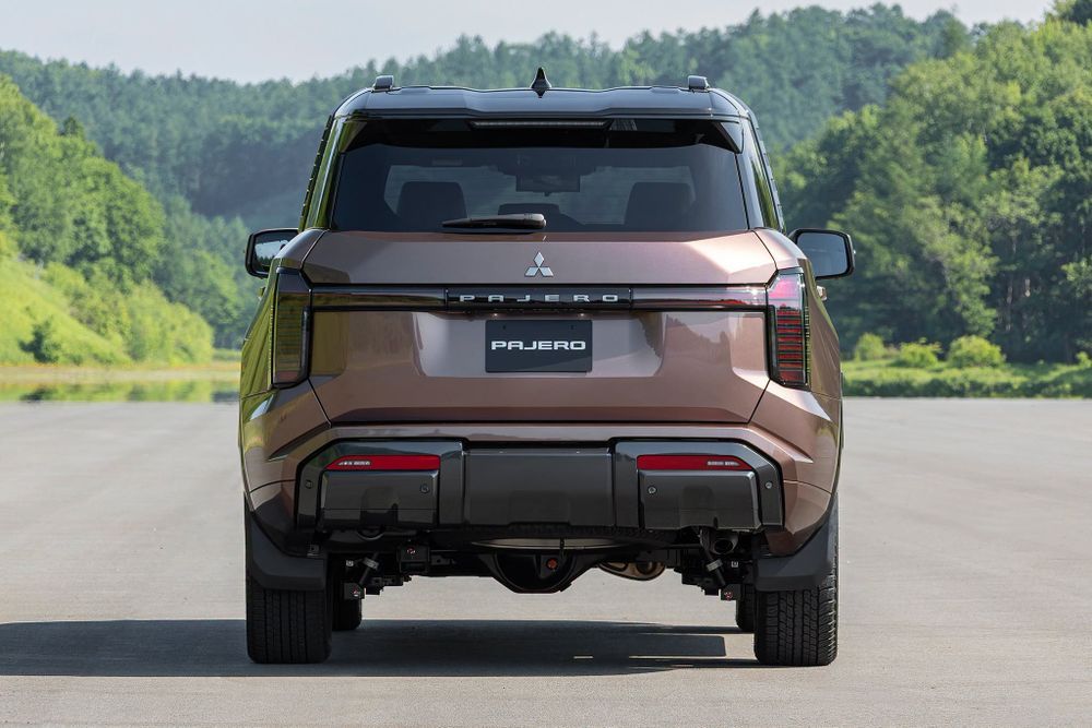 Mitsubishi PAJERO 2026