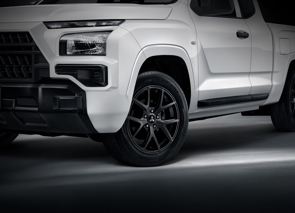 Mitsubishi TRITON STREET