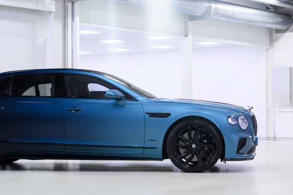 Bentley Flying Spur สีพิเศษ Ombre by Mulliner 2568