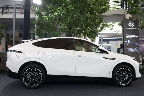 New XPENG G6 Standard Range ด้านข้าง