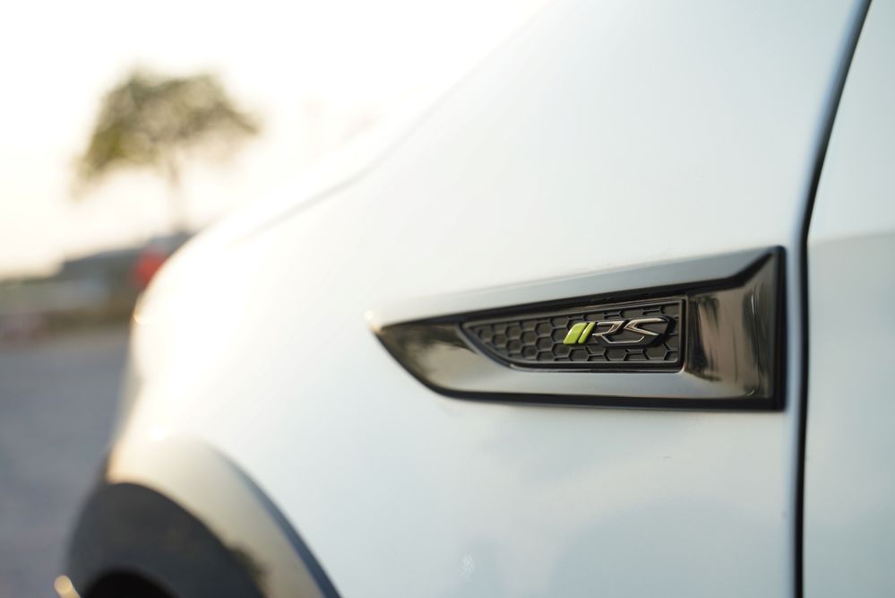 MU-X 2.2 Ddi MAXFORCE RS โลโก้ RS