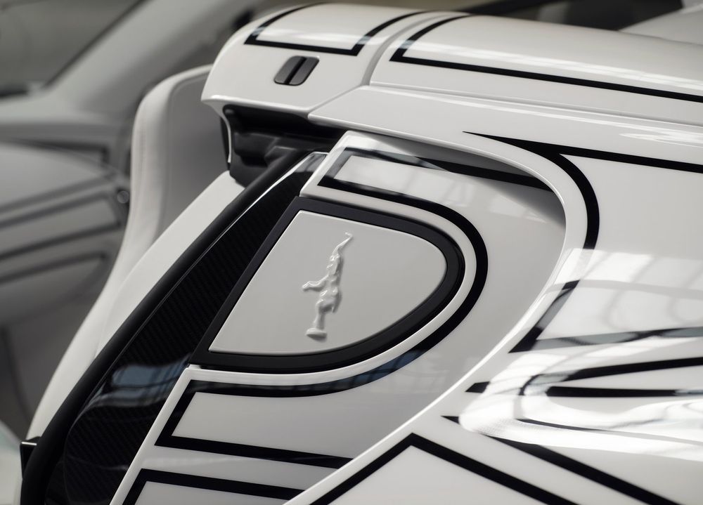Bugatti Mistral Blanc Éternel Logo