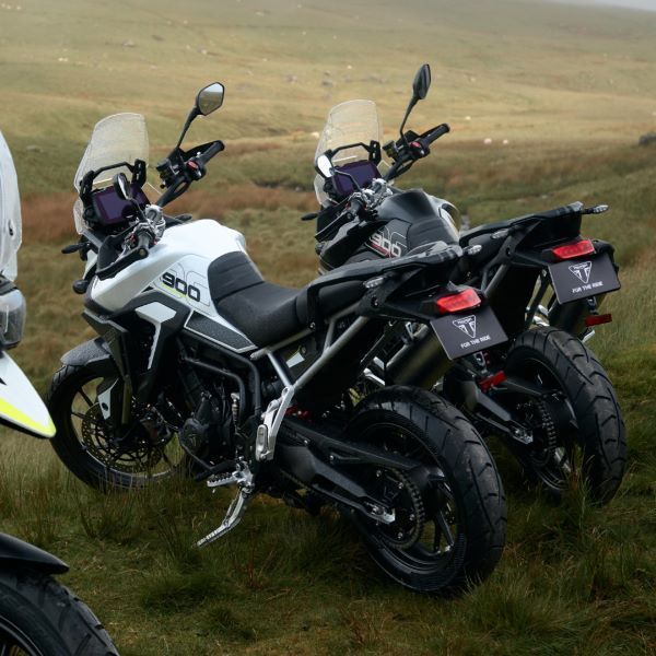 Tiger 900 GT Pro สี Sapphire Black สี Snowdonia White 2025-2026