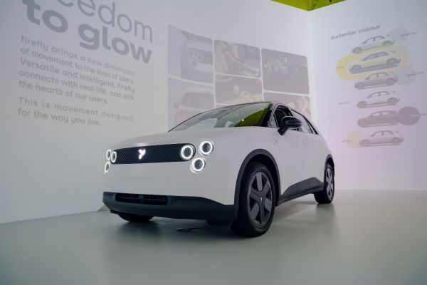 NIO FIREFLY พรีเมียมซิตี้คาร์ไฟฟ้า 100% สีเขียวสะท้อนแสง ด้านข้าง