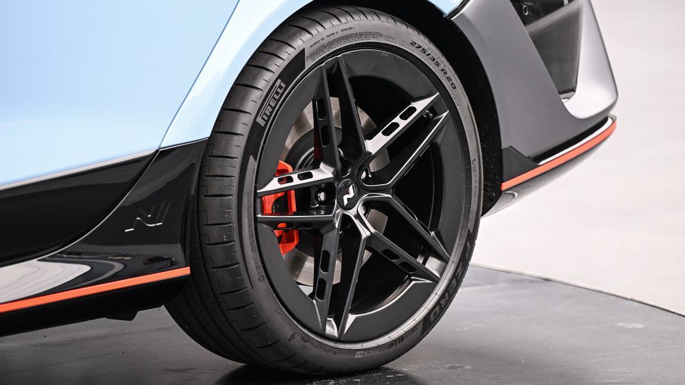 Hyundai Ioniq 6 N ล้อแมค รัดด้วยยาง  Pirelli P Zero