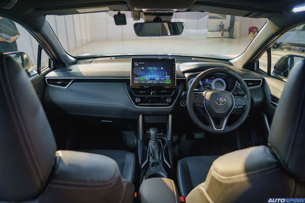 Toyota Corolla Cross HEV Premium Luxury ปี 2024 (6)