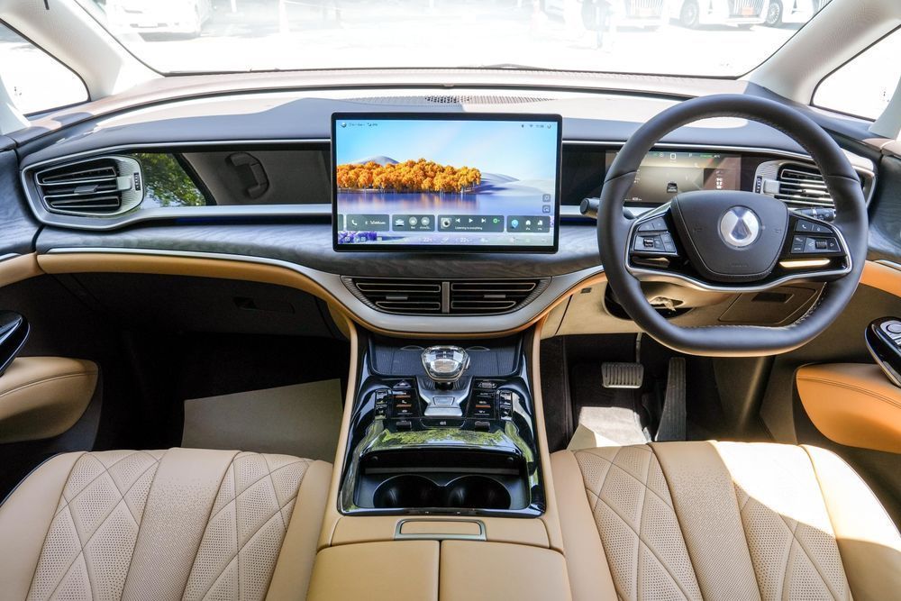 Denza D9 Performance AWD คอนโซลหน้า
