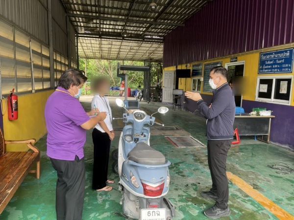 ขนส่งฯ ฟันชับ! เพิกถอนใบอนุญาต 3 ตรอ. - ยึดบัตรผู้ควบคุม 7 ราย เหตุออกใบรับรองเท็จ